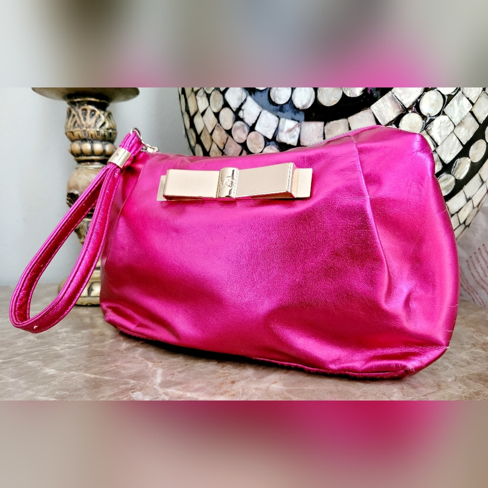 Victorias Secret Clutch/Make Up Bag/Wristlet Fuschia/Pink Patent Faux Leather